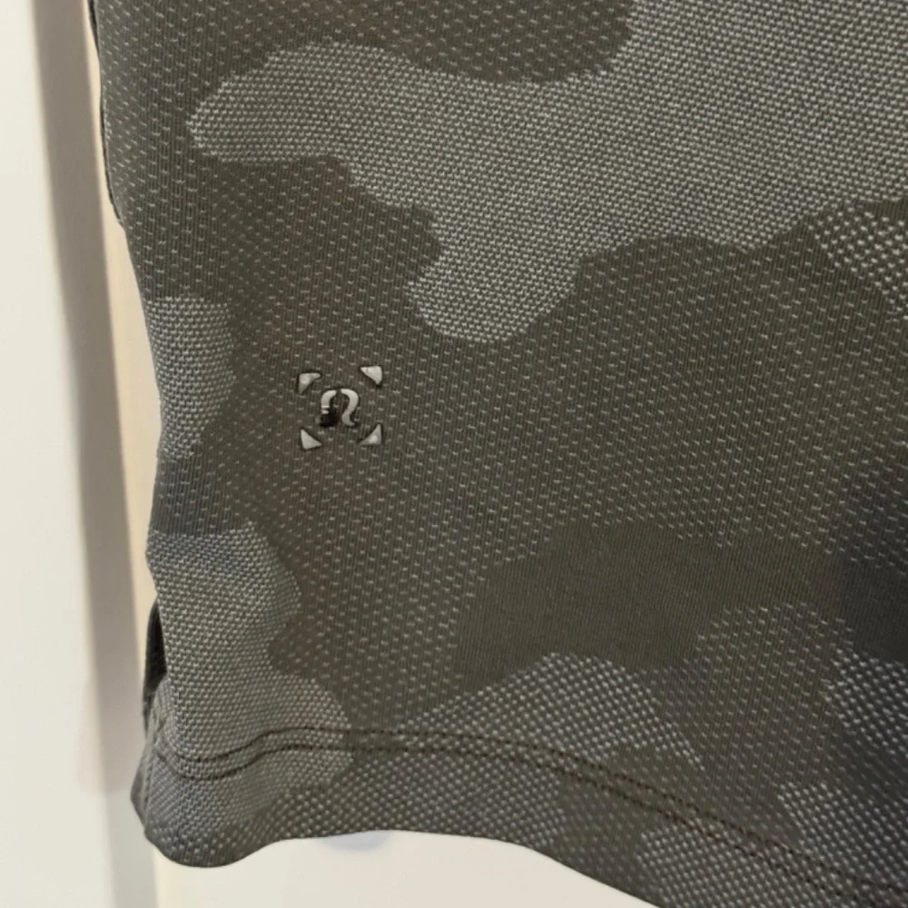 Camo Men's Lululemon Shorts - Picture 5 of 9